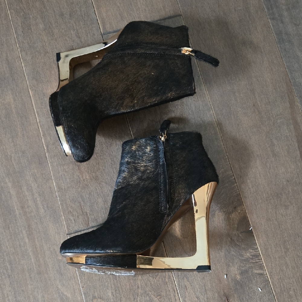 Chic Black and Gold Faux Fur Heeled Boots